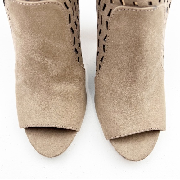 Madden girl bright taupe suede peep toe cut out booties size 7 - Picture 4 of 10